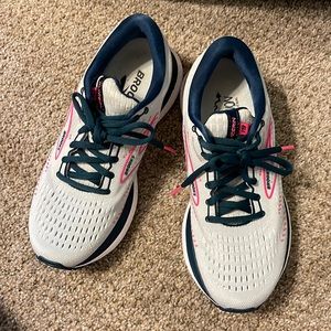 Brooks shoes